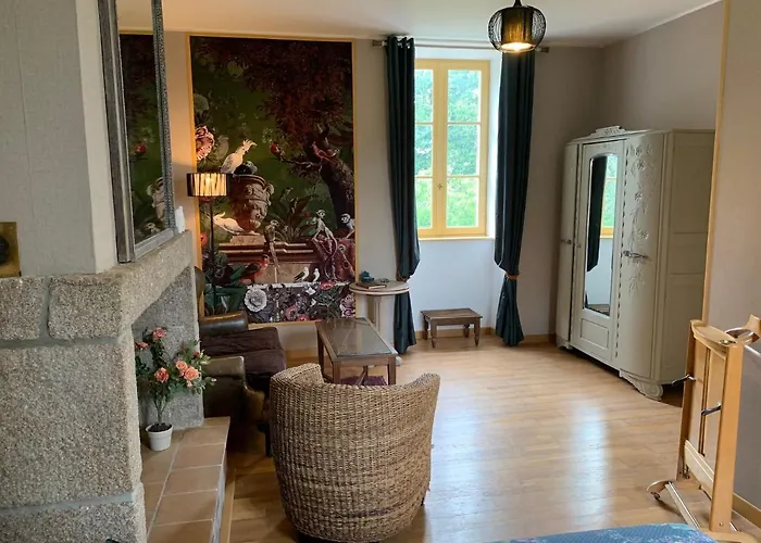 Le Petit Manoir Bed & Breakfast