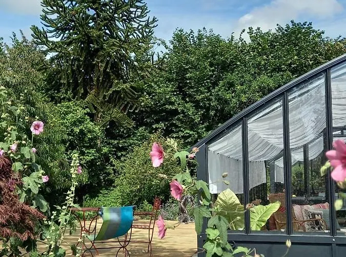 Le Petit Manoir Bed & Breakfast